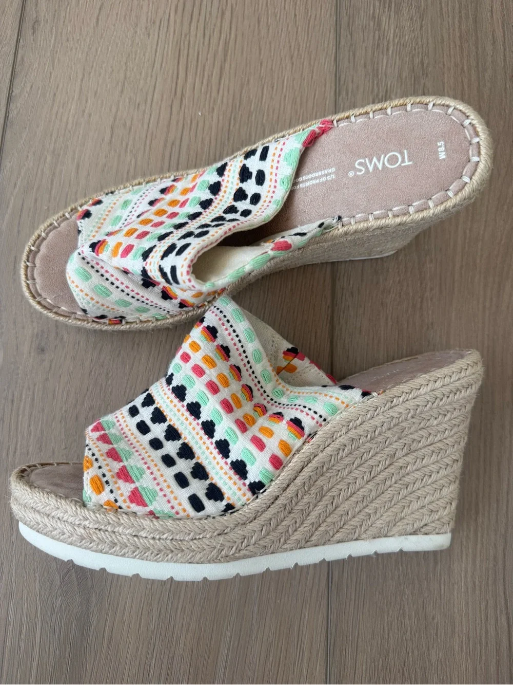 Toms Women’s 8.5 Monica Wedge Mule with Bright Boho Print